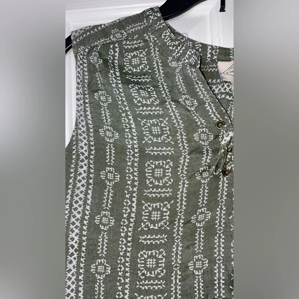 St. John’s Bay Green Trible Shirt - Picture 4 of 7